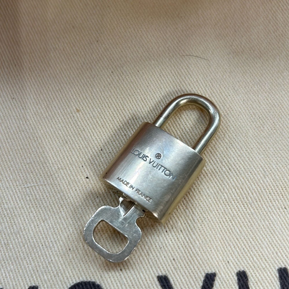 100% Authentic Louis Vuitton Lock & Key #322
